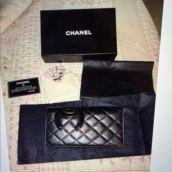 CHANEL Black Quilted Leather Wallet - Picture 10 of 12